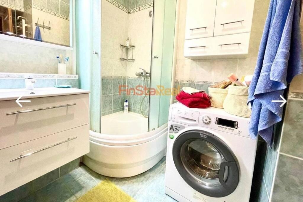 Economy Apartment 2 Min From The Main Station ブラチスラヴァ エクステリア 写真